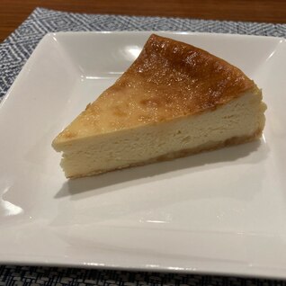 混ぜて焼くだけ！ベイクドチーズケーキ